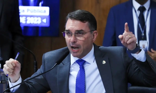 Líderes do Centrão declinam a convite de Flávio Bolsonaro para discutir pré-candidatura à presidência