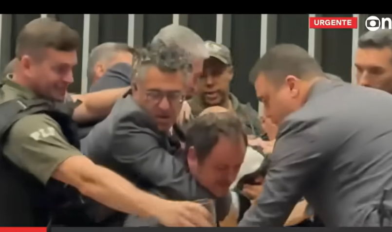 Entidades divulgam notas de repúdio e condenam retirada da imprensa na Câmara