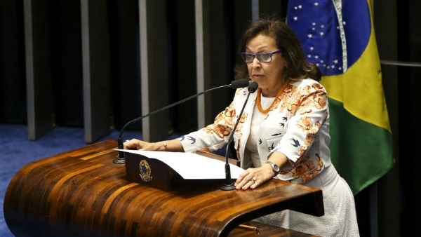 Lídice da Mata classifica como absurda a violência contra Glauber Braga durante sessão na Câmara