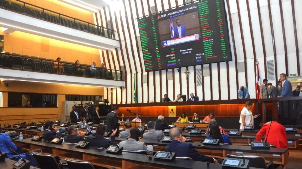 Obstrução da minoria não impede bancada do governo de aprovar quatro projetos de lei do Poder Executivo