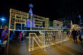Praça do Caranguejo, em Lauro de Freitas, recebe iluminação especial do Natal Mágico