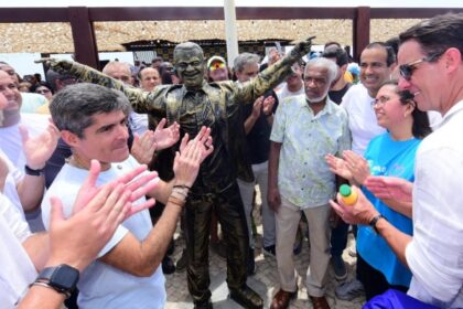 Nova orla de Pituaçu é entregue pela Prefeitura com 20 quadras, 25 quiosques e quatro parques infantis