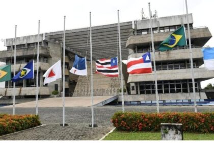 Assembleia analisa projeto que reajusta vencimentos de servidores da Defensoria