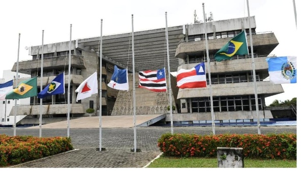 Assembleia analisa projeto que reajusta vencimentos de servidores da Defensoria