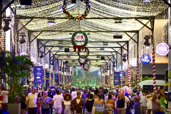 Natal Luz Salvador 2025 ilumina o Centro Histórico e emociona visitantes com túnel de 400 metros na Rua Chile