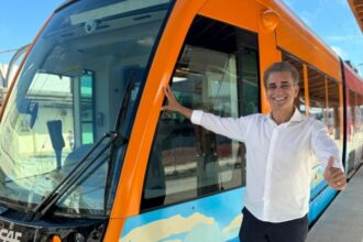 Deputado Robinson Almeida elogia Jerônimo por avanços das obras do VLT: "Faz história"