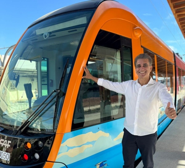 Deputado Robinson Almeida elogia Jerônimo por avanços das obras do VLT: "Faz história"