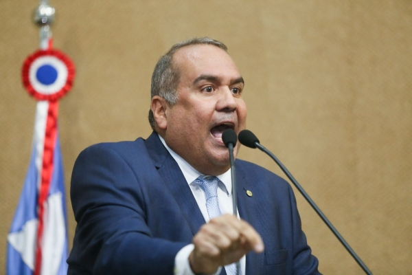 “Ou é incompetente ou pegou herança maldita de Rui e Wagner”, diz Sandro Régis após Jerônimo pedir 23º empréstimo