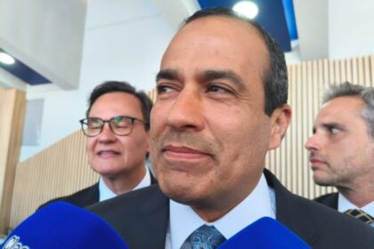 Bruno Reis chama chapa puro-sangue do PT de “panelinha” e afirma que grupo segue interessado em atrair Angelo Coronel