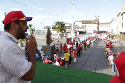 “Na América Latina somos senhores do próprio destino e não topamos ação imperialista“, diz Tássio Brito durante ato em defesa da Venezuela