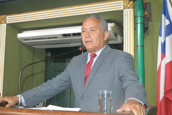 Téo Senna critica mudança de nome de escola em Salvador: “Como se isso fosse o problema da Educação na Bahia”