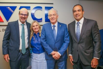 Ivana Bastos ressalta experiência e compromisso público na posse da nova Mesa Diretora do TCE