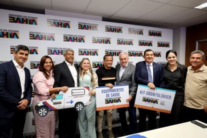 Ao lado de Otto Alencar e secretários estaduais, Jerônimo entrega equipamentos de saúde para Uibaí