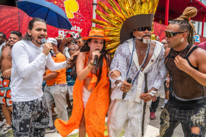No Carnaval 2026, Juan e Ravena realizaram sonho de participar do Arrastão da Quarta-feira de Cinzas
