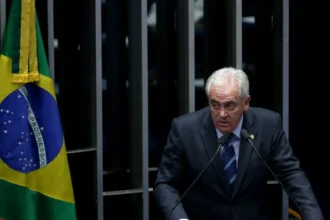 Otto Alencar recebe alta hospital; senador foi internado para colocar um marca-passo