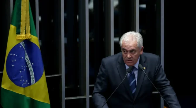 Otto Alencar recebe alta hospital; senador foi internado para colocar um marca-passo