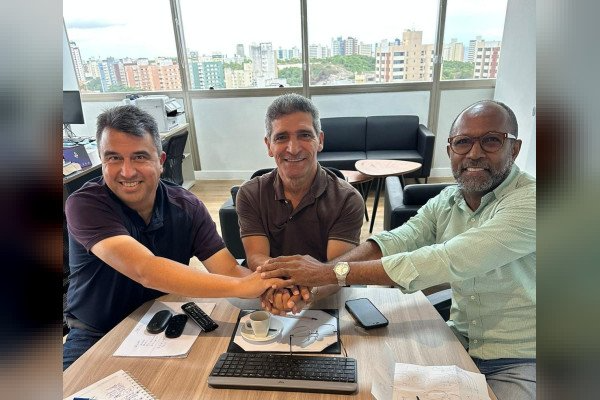Raimundo Costa, Adriano Lima e Bebeto Galvão selam aliança e decidirão juntos filiação partidária