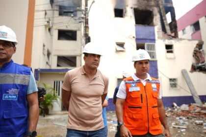 Bruno Reis vistoria prédio atingido por incêndio no Stiep e anuncia medidas de assistência aos moradores