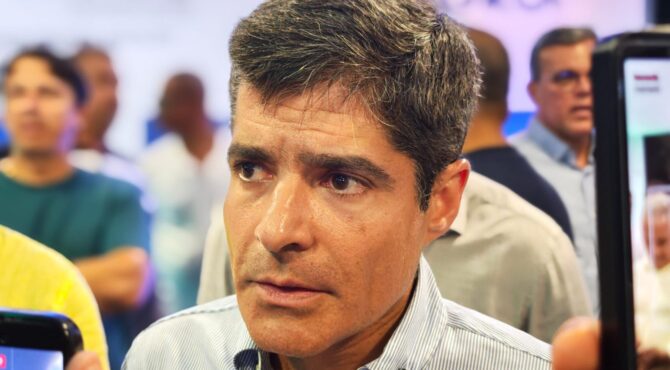 ACM Neto se coloca à disposição da Justiça e pede apuração de vazamentos