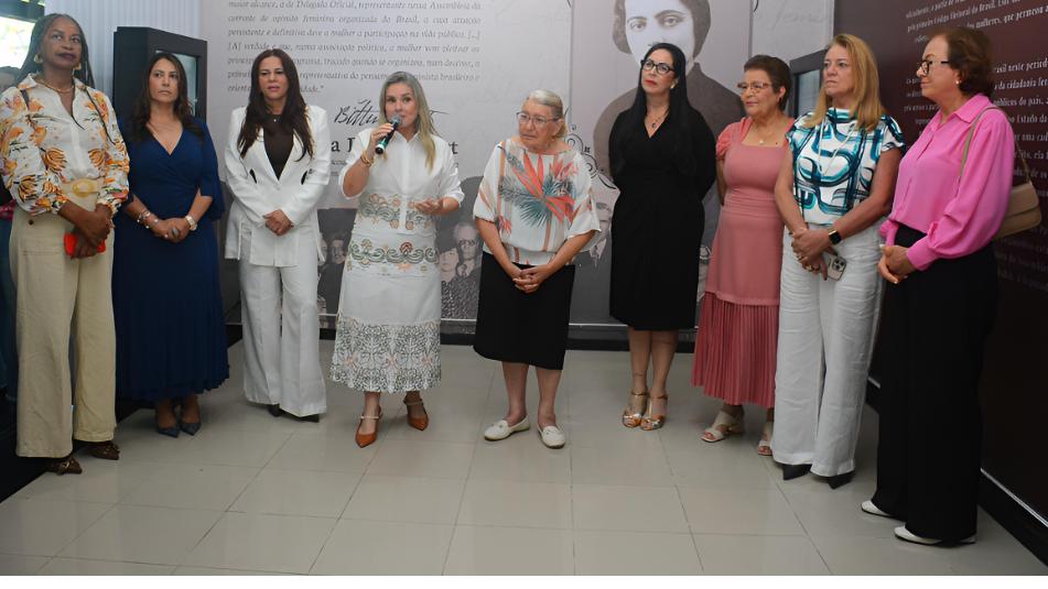 Ivana Bastos inaugura a exposição "Mulheres no Legislativo Baiano, 90 anos de luta política"