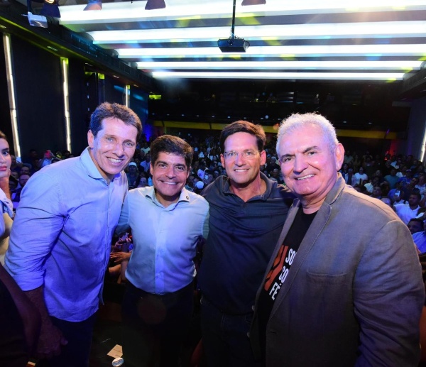 Oposição oficializa chapa com ACM Neto, Zé Cocá, João Roma e Angelo Coronel durante ato político em Feira de Santana