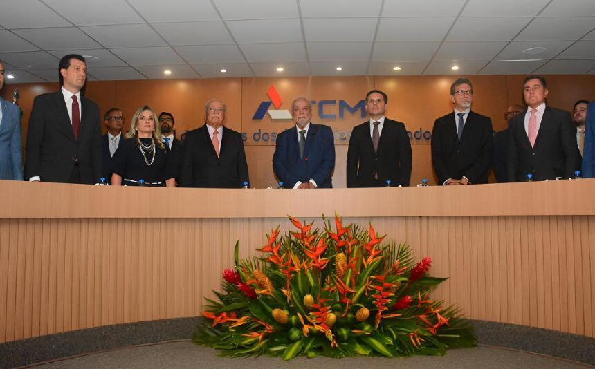 Ivana Bastos prestigia sessão solene em homenagem a Hugo Motta e César Borges no TCM