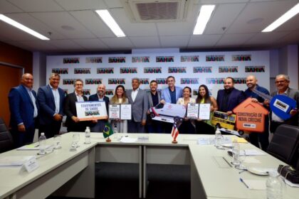 Governador recebe prefeito de Manoel Vitorino e discute investimentos para o município