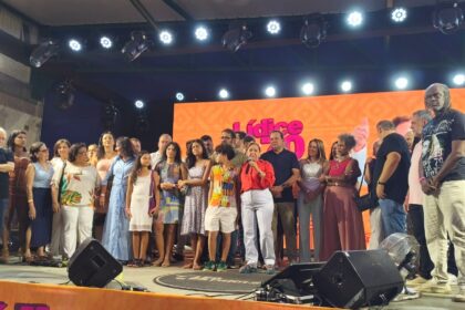 Com homenagem do Olodum e show de Léo Estakazero, LÍdice celebra 70 anos ao lado de amigos, parentes e políticos