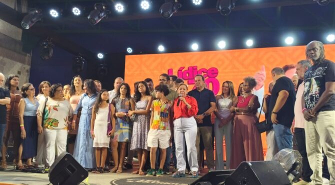 Com homenagem do Olodum e show de Léo Estakazero, LÍdice celebra 70 anos ao lado de amigos, parentes e políticos