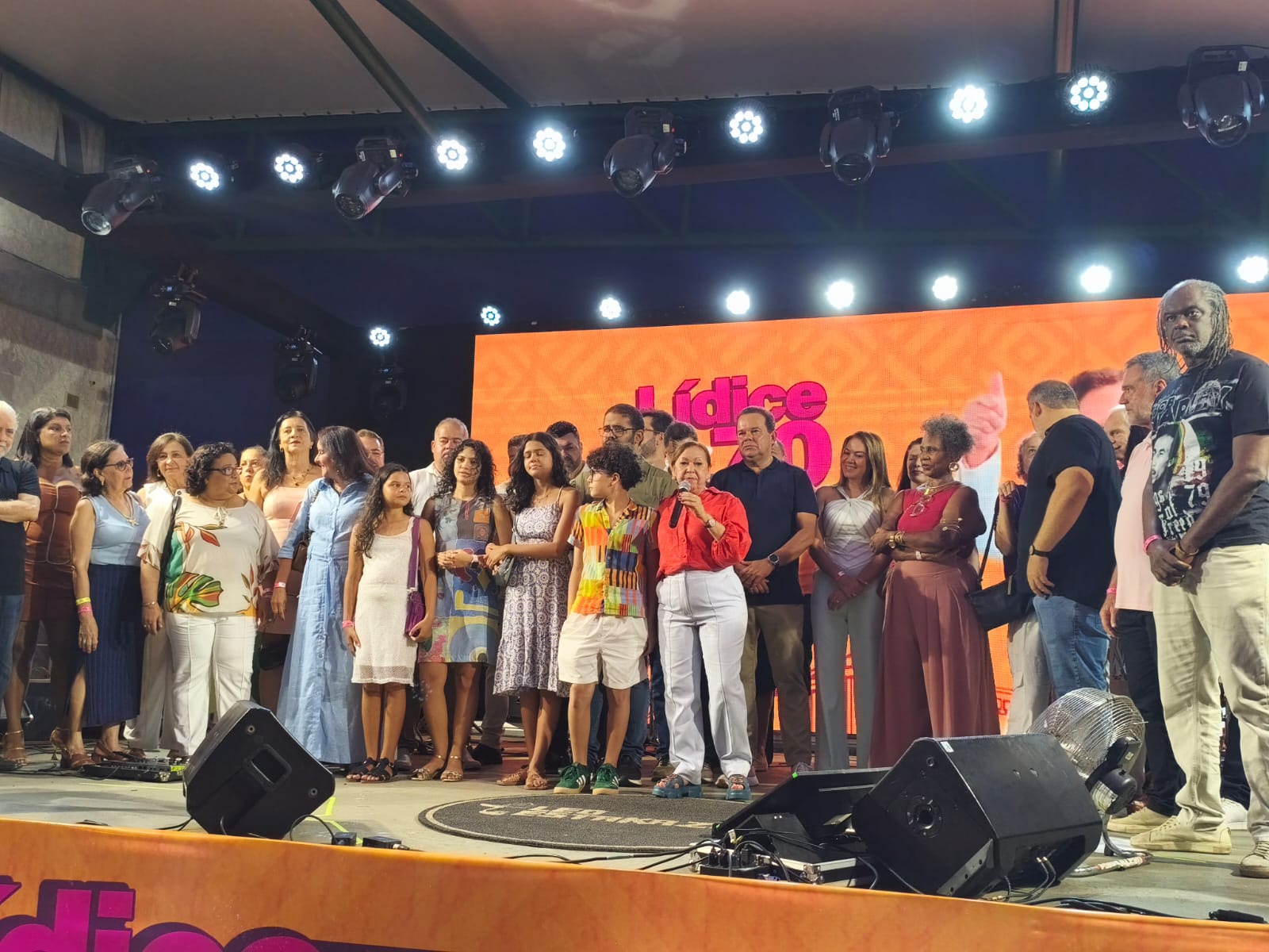 Com homenagem do Olodum e show de Léo Estakazero, LÍdice celebra 70 anos ao lado de amigos, parentes e políticos