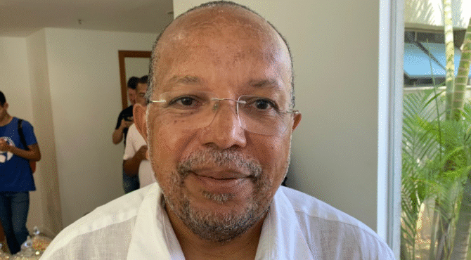 Suíca critica preconceito e defende piso de garis e margaridas: "Não podem ser contra"