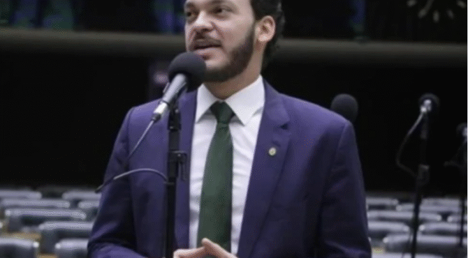 Ex-deputado federal é preso por envolvimento com fuga em massa de detentos em Eunápolis