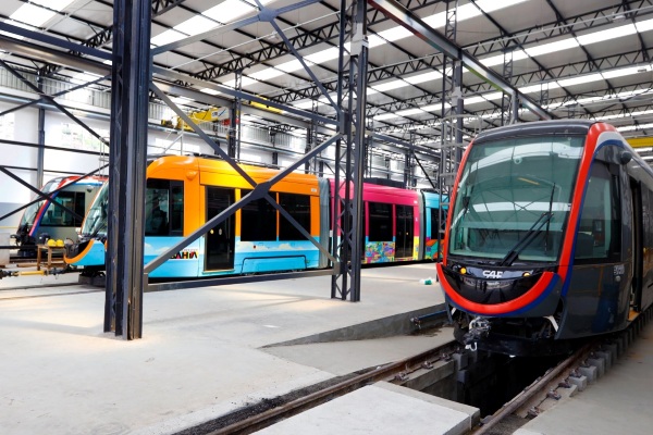 Ao lado de Lula, Jerônimo autoriza nova etapa do VLT e avanço do metrô em Salvador