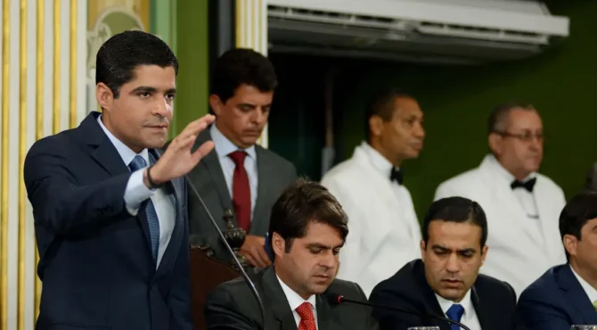 Vorcaro relatou encontro com ACM Neto a Fábio Faria, diz jornal