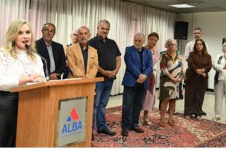 Livros de Emiliano José e Joandina Maria de Carvalho são lançados no Legislativo