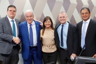 Alice Portugal comemora aprovação da PEC 19, que estabelece piso salarial aos profissionais da enfermagem