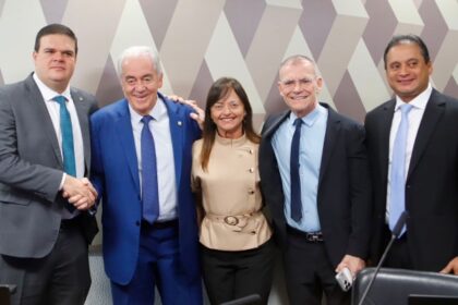 Alice Portugal comemora aprovação da PEC 19, que estabelece piso salarial aos profissionais da enfermagem