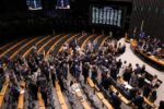 Congresso derruba veto de Lula a projeto que reduz pena de Bolsonaro e presos do 8/1
