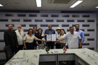 Governador autoriza pavimentação e discute investimentos com prefeito de Santa Rita de Cássia