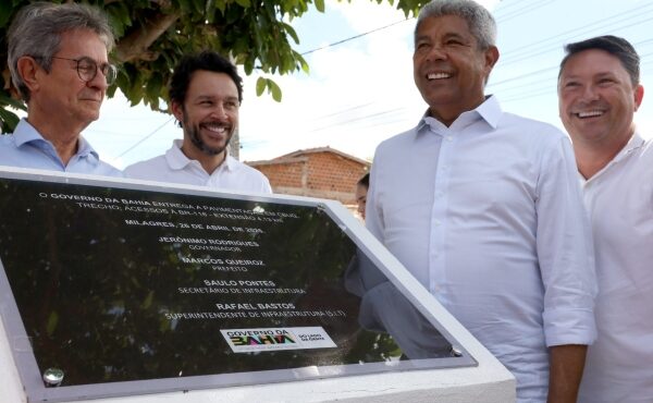 Em Milagres, Jerônimo Rodrigues une devoção, cultura e entregas para mobilidade e saúde