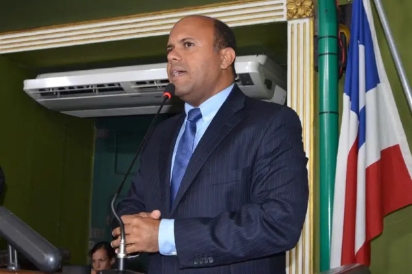 Kiki Bispo critica ataques do PT ao Pé na Escola: “Destruíram a educação da Bahia e abandonaram os jovens”