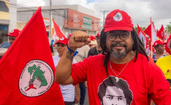 Kleber Rosa defende Reforma Agrária durante marcha do MST