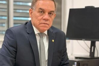 “Quem trata o povo como abestalhado é o PT, que deixa a Bahia como campeã de homicídios e pobreza”, rebate deputado