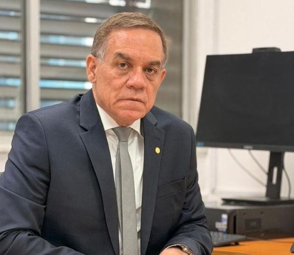 “Quem trata o povo como abestalhado é o PT, que deixa a Bahia como campeã de homicídios e pobreza”, rebate deputado