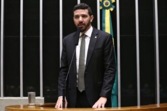 Aprovado na Câmara, projeto de lei de Neto Carletto amplia fiscalização no setor de combustíveis