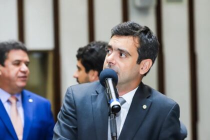 “Piscina já está ficando gelada”, diz Tiago Correia sobre dificuldade do governo em atrair vice