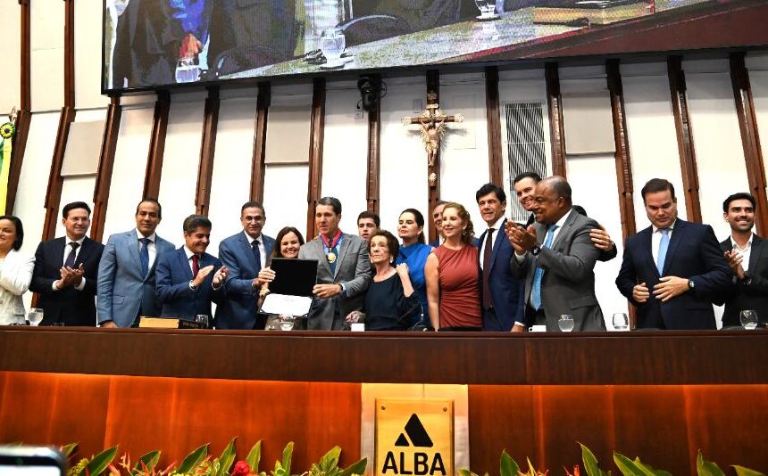 Por iniciativa do deputado Hassan, Assembleia concede Comenda 2 de Julho ao ex-prefeito de Jequié Zé Cocá