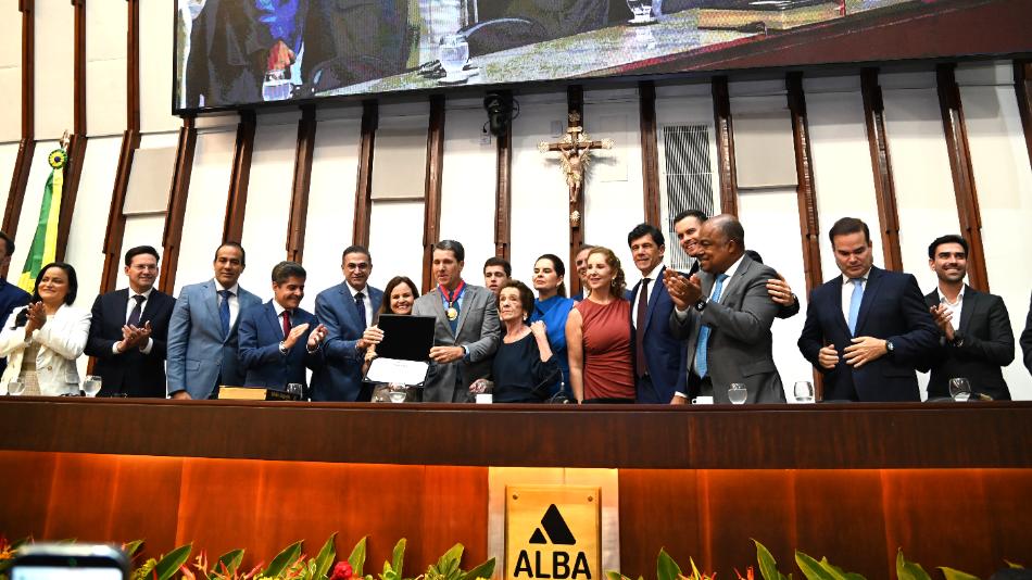 Por iniciativa do deputado Hassan, Assembleia concede Comenda 2 de Julho ao ex-prefeito de Jequié Zé Cocá