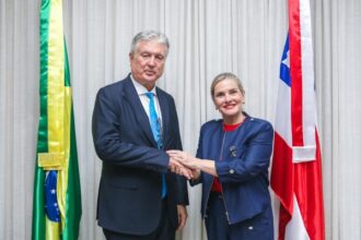 Ivana Bastos recebe visita do embaixador da Turquia para falar sobre as relações com a Bahia e a COP 31