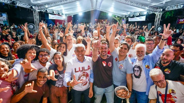 “Minha mãe não "Estou na universidade graças ao governo que abriu as portas”, diz jovem quilombola a Jerônimo